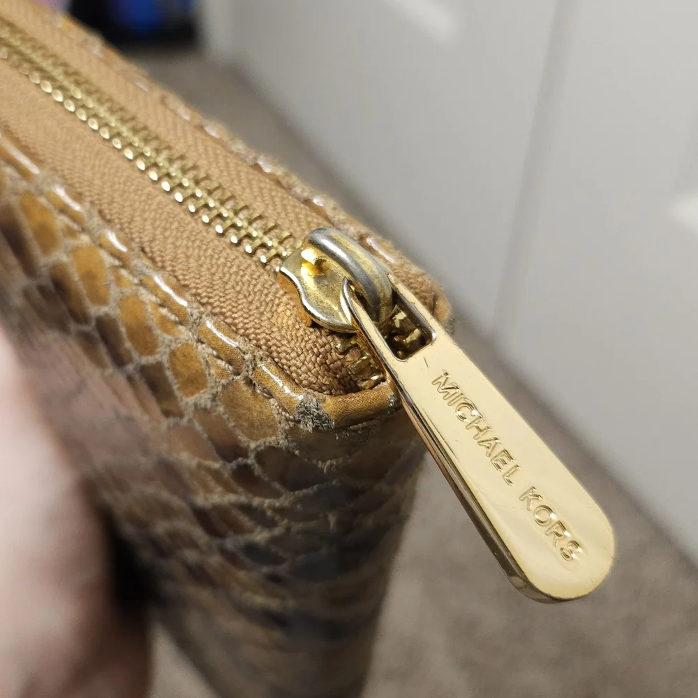 EUC Michael Kors Snakeskin Embossed Zipper Wallet